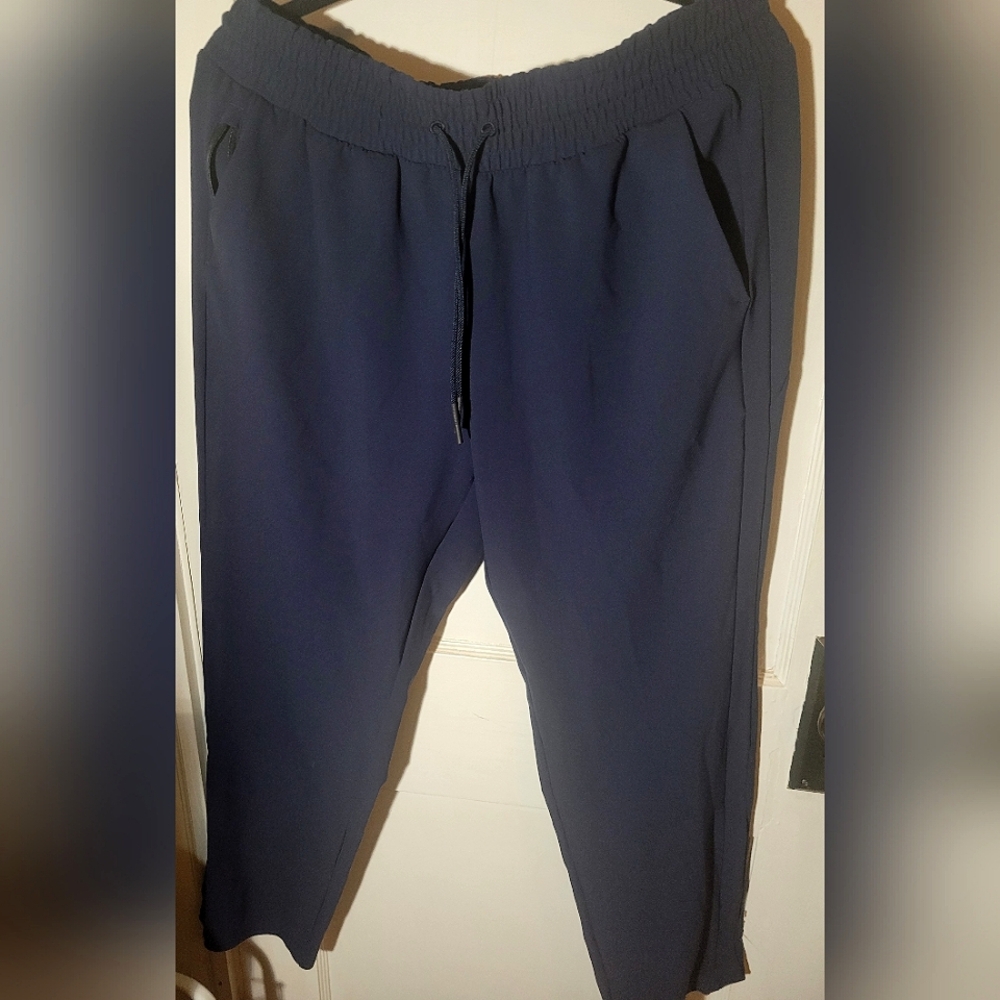 Athleta Size 12  Navy Zip Pocket Water Resistant Joggers